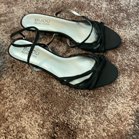 Brand new pair of shoes never been worn - Picture 2 of 4